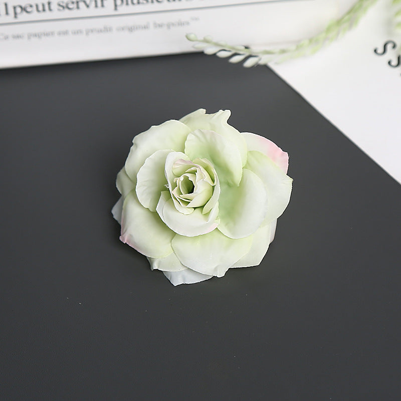 Blumenbrosche für dekorative Zwecke und Anzeige