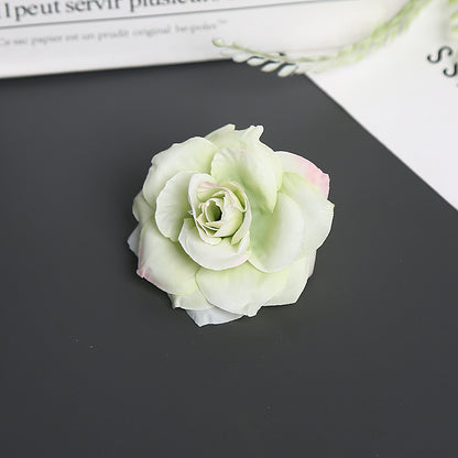 Blumenbrosche für dekorative Zwecke und Anzeige