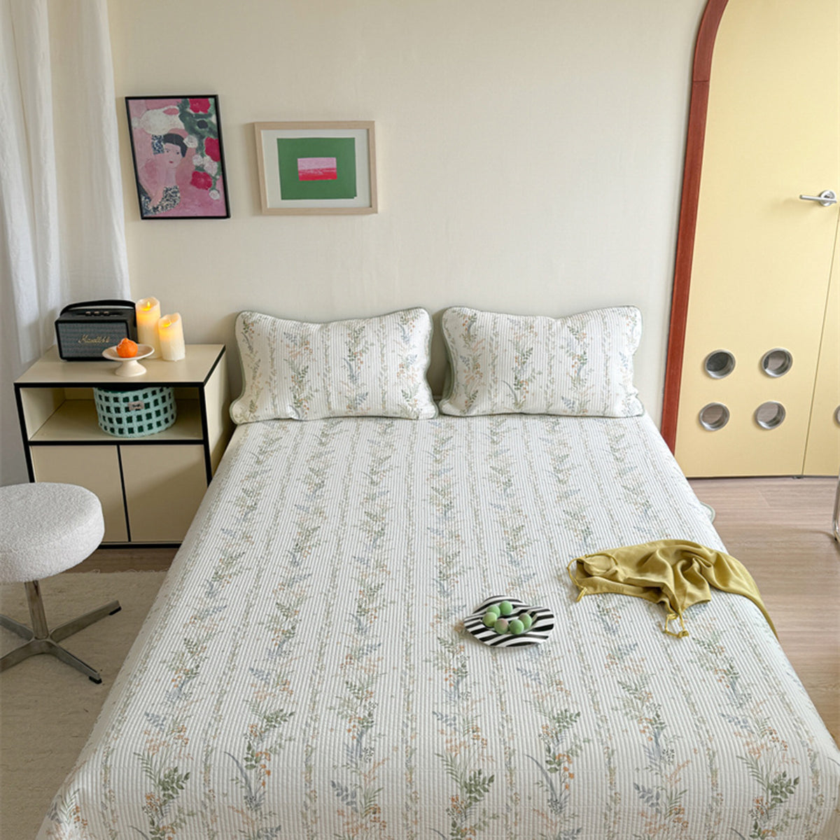 Leichtgewichtiges Baumwoll-Kantha-Stil Wendedecke und Paspel-Kissenbezug-Set
