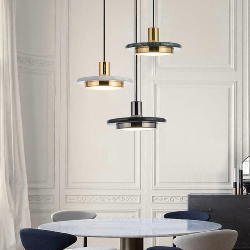Elegante Marmor- und Messing-Pendelleuchte