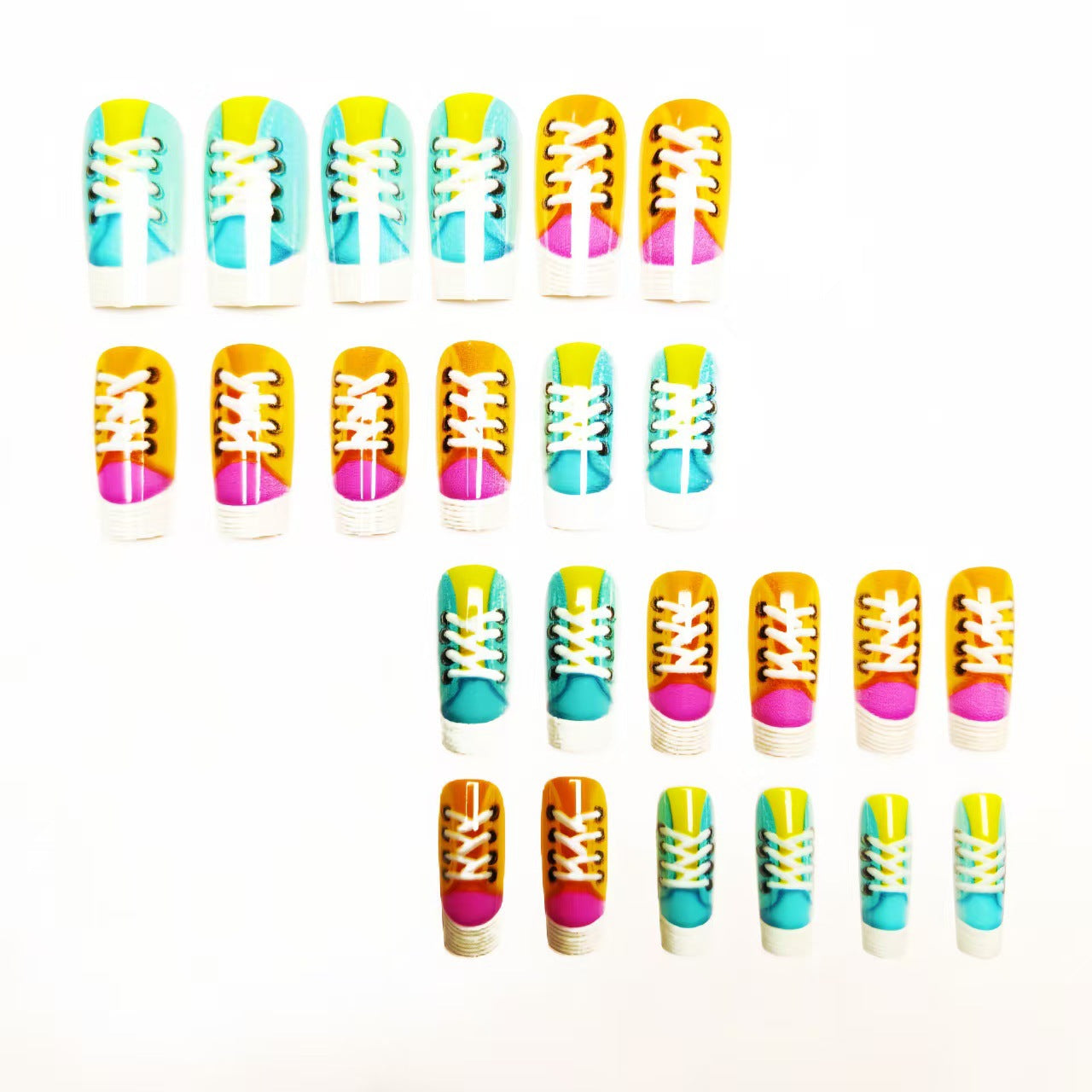Kreative Kunstnagel mit Sneakers-Design Brehn