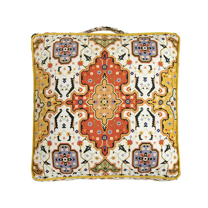 Quadratischer Zierkissenbezug mit orientalischem Medaillonmuster und kontrastierter Paspel Brehn