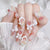 Kunstvolle Nagelset mit 3D-Blumen- und Schleifendetails Brehn