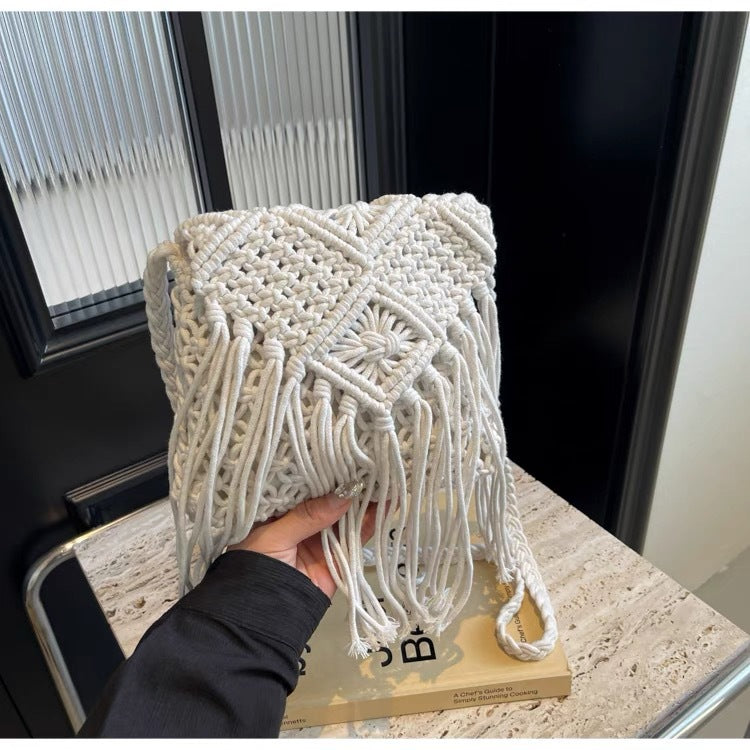 Makramee Schultertasche mit Fransigen Akzenten Brehn