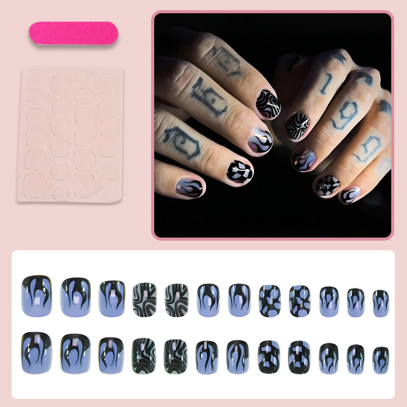 Kunstnagelset mit auffälligen geometrischen Motiven Brehn