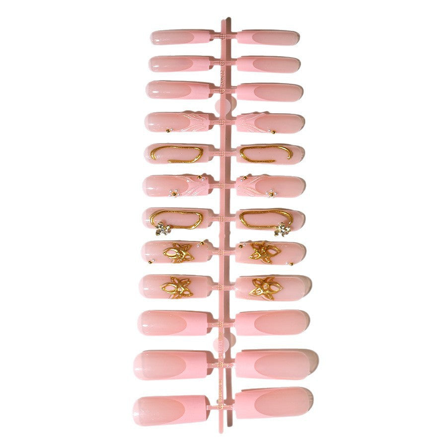 Elegante Kunstnagelspitzen mit Goldakzenten Brehn