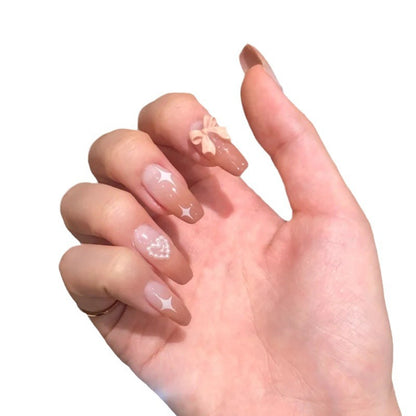 Elegante dekorative Nagelerweiterungen