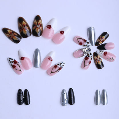 Kunstvolle Stiletto Fingernägel mit Einzigartigen Design-Elementen Brehn