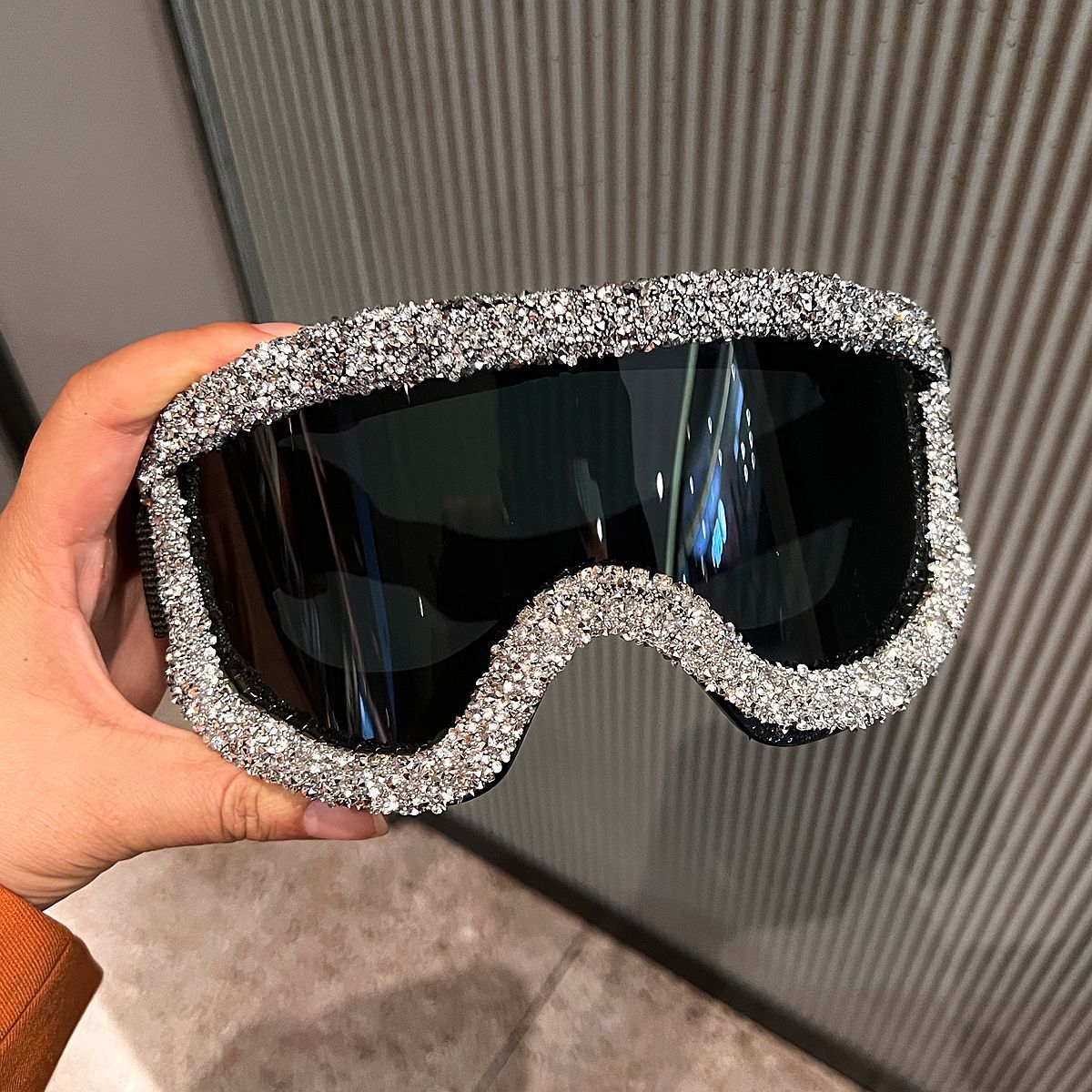 Damen glamouröse Skibrille mit funkelndem Kristallrahmen Brehn