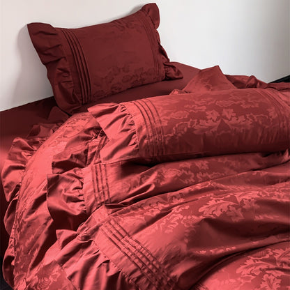 Elegante Satin-Bettgarnitur mit Volant, feinen Biesen und Jacquard-Relief