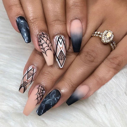 Kunstvolle Nagelverlängerungen mit kreativen Augen-Design Brehn