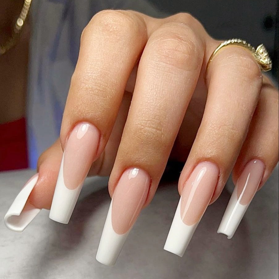 Kunstnagelset im stilvollen French Design Brehn