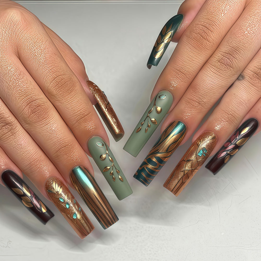Kreative Kunstnägel mit elegantem Blatt-Design Brehn