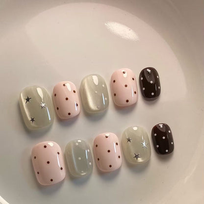 Künstlerisches kurzes Nageldesign