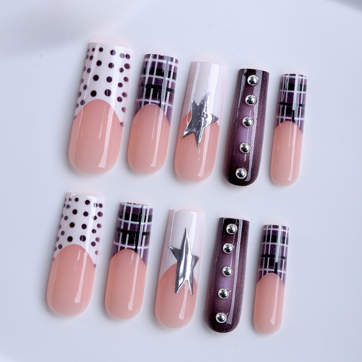 Kunstfingernägel mit Elegantem Geometrischem Design Brehn