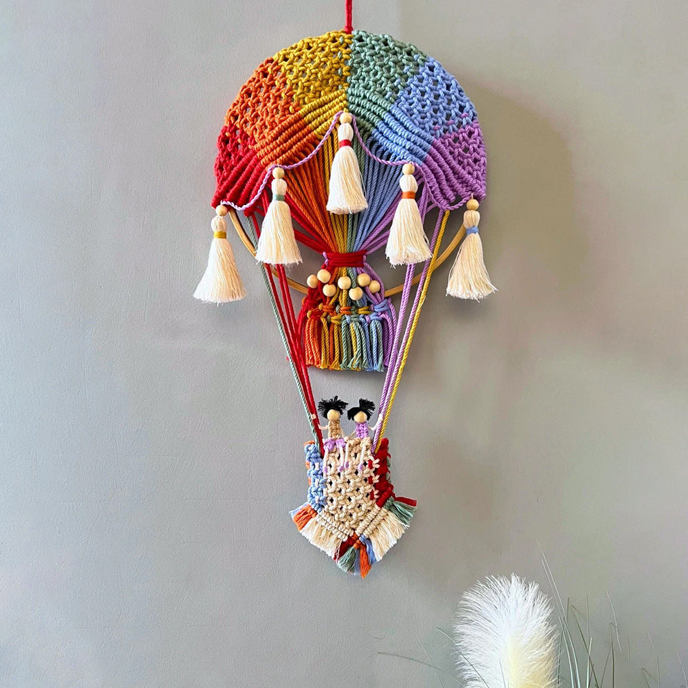 Makramee-Dekoration im Heißluftballon-Design