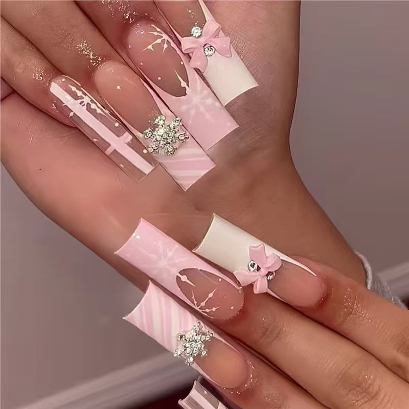 Elegante dekorative Nagelkunst-Verzierungen Brehn
