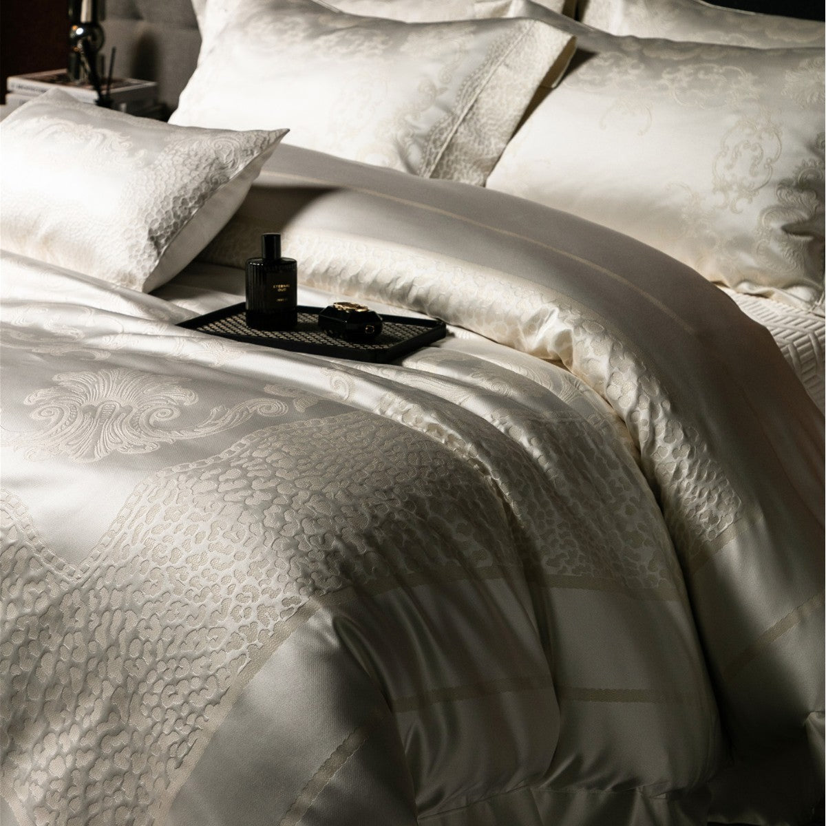Luxuriöser Jacquard-Satin-Bettbezug-Set mit barockem Präge-Motiv