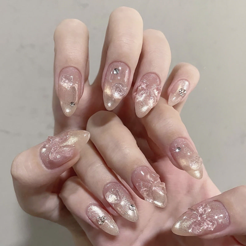 Kunstvolle Stiletto-Nägel mit floralen Design und Glitzer-Akzenten Brehn