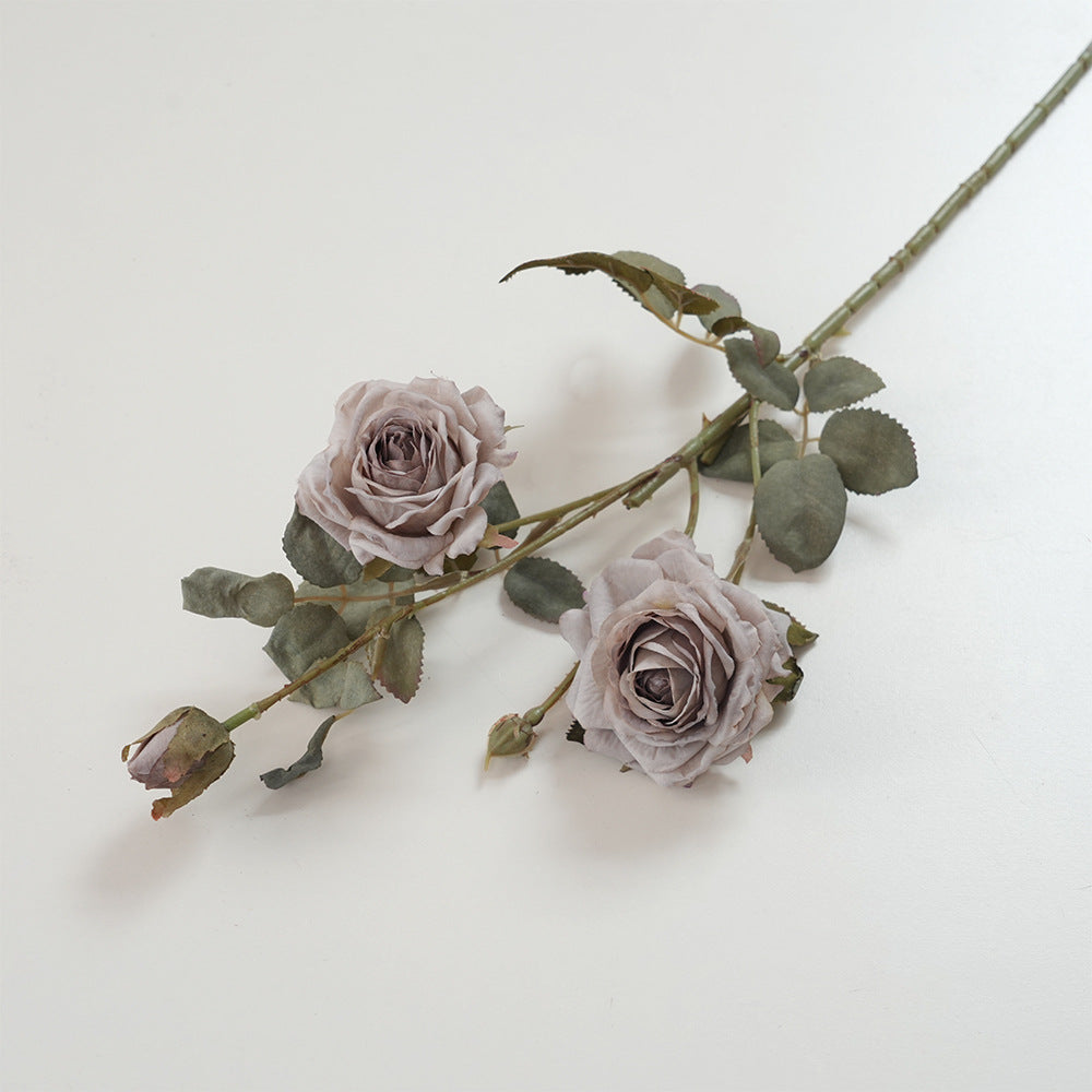Realistische Blumenstammdekoration
