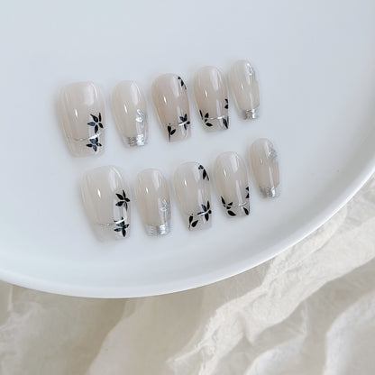 Künstlerisches Press-On Nagelkunstset mit Herz- und himmlischen Designs