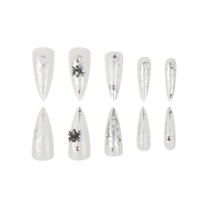 Elegante Stiletto Press-On Nägel mit metallic Design Brehn
