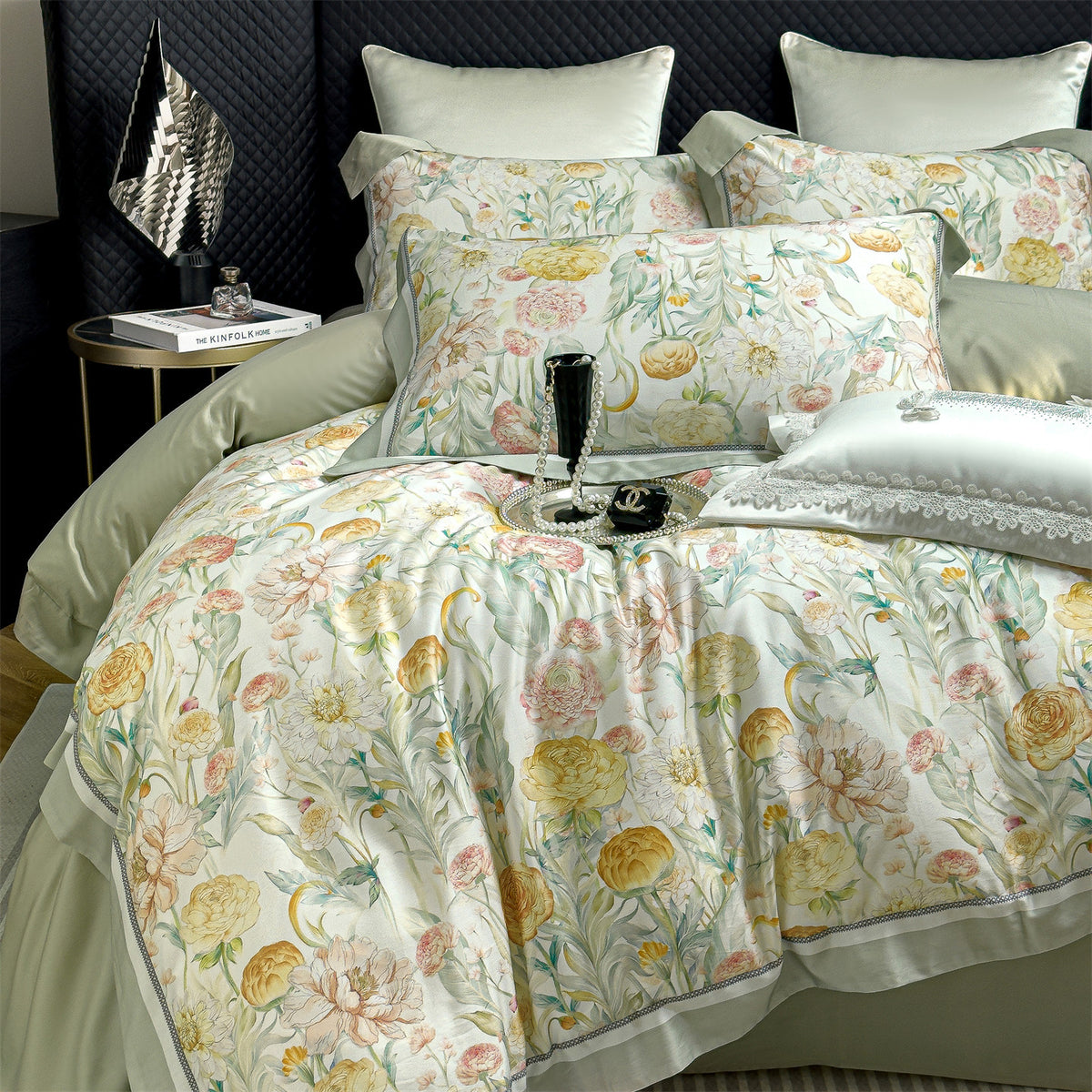 Botanisches Satinmischung Bettwäsche-Set mit umkehrbarem Blumenmuster und mit Paspeln versehenen Kissenbezügen