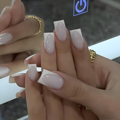 Kunstnagelset mit elegantem French-Tipp Design Brehn