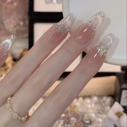 Elegante Acryl-Nagelerweiterungen mit Glitterakzenten