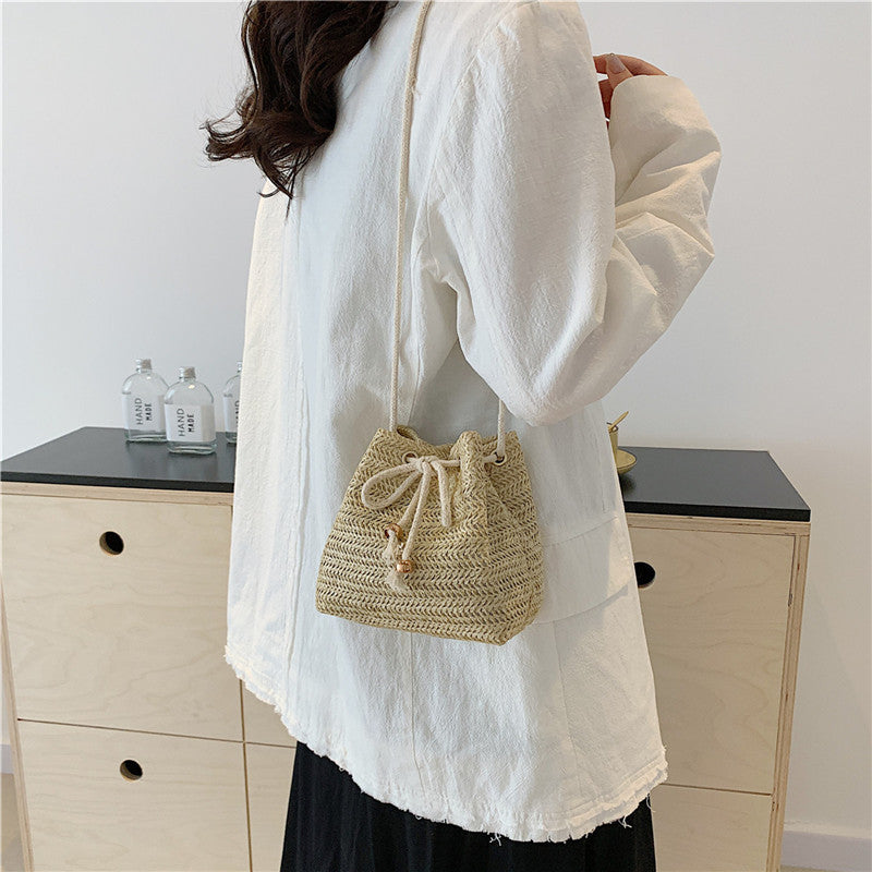 Bohemian-inspirierte gewebte Mini-Zugbandtasche Brehn