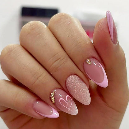 Kunstnagelset mit zartem Glitzer und Herzmotiven Brehn