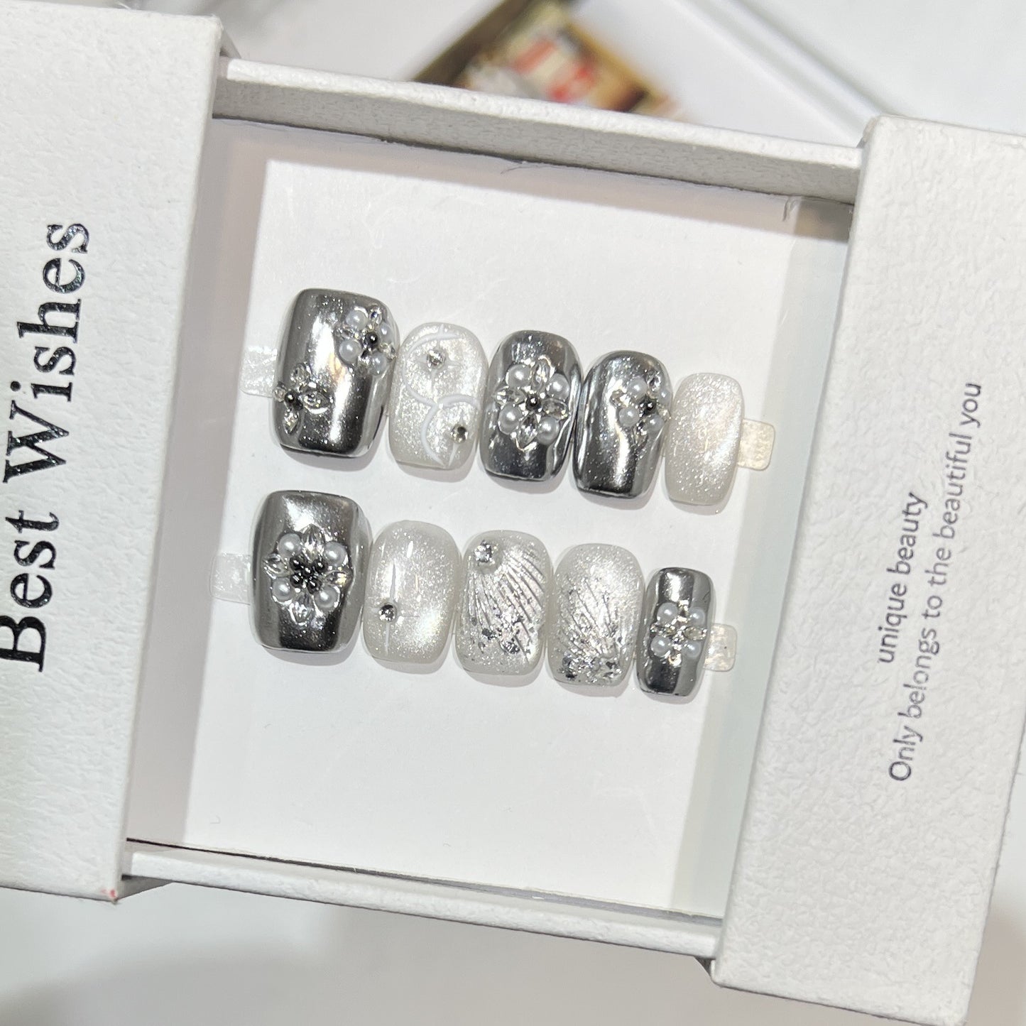 Dekoratives Silber Press-On Nagelset Brehn