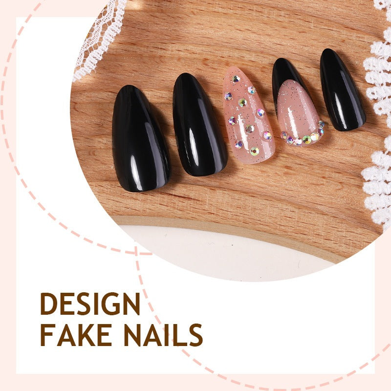 Kreatives Kunstnagelset mit verschiedenen aufregenden Designs Brehn