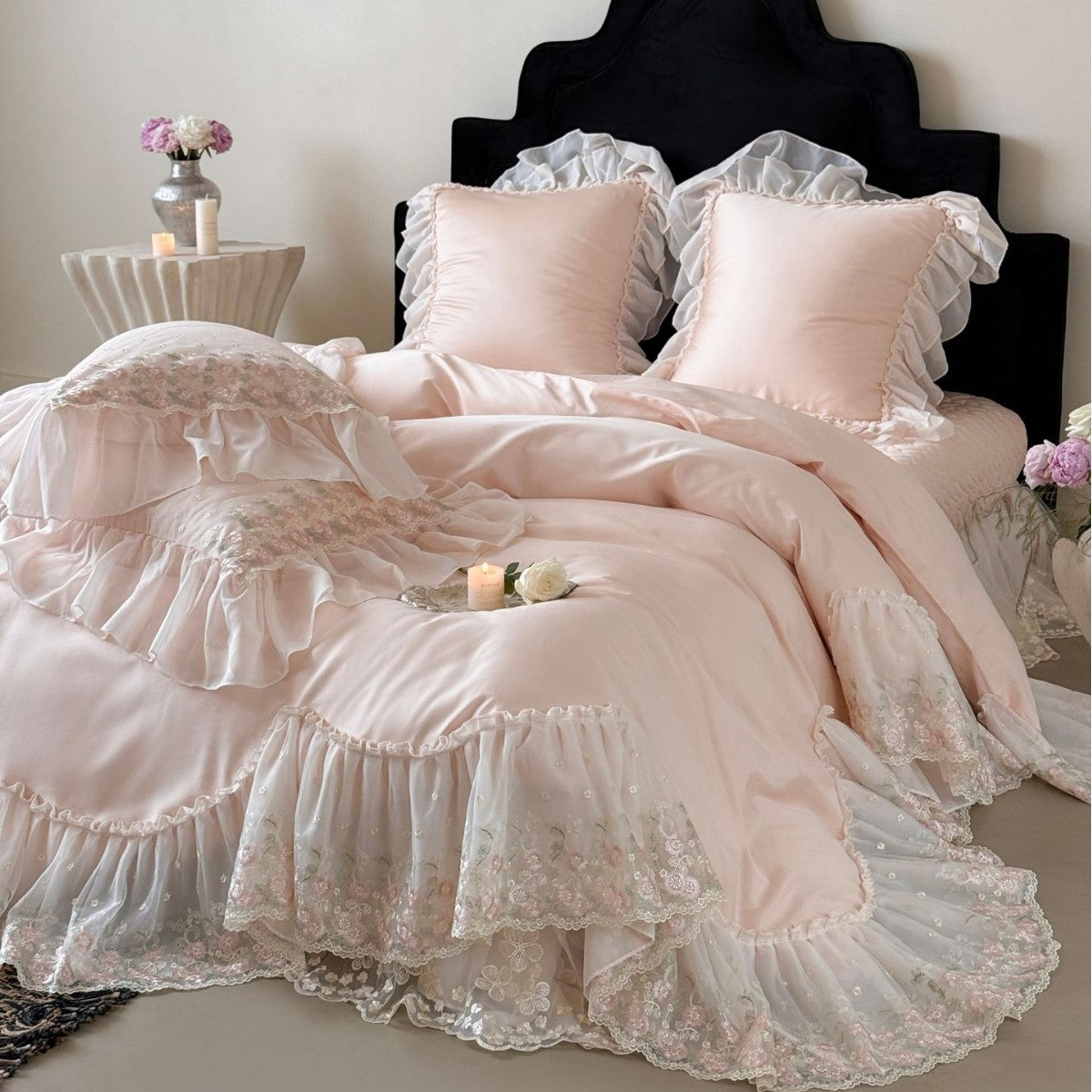 Luxuriöses romantisches Bettwäsche-Set mit Spitzenvolants und besticktem Baumwollsatin