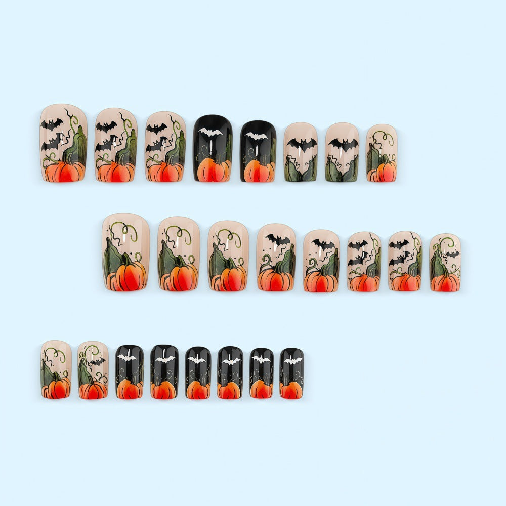Kunstnägel im Halloween-Design mit Kürbissen und Geistern Brehn