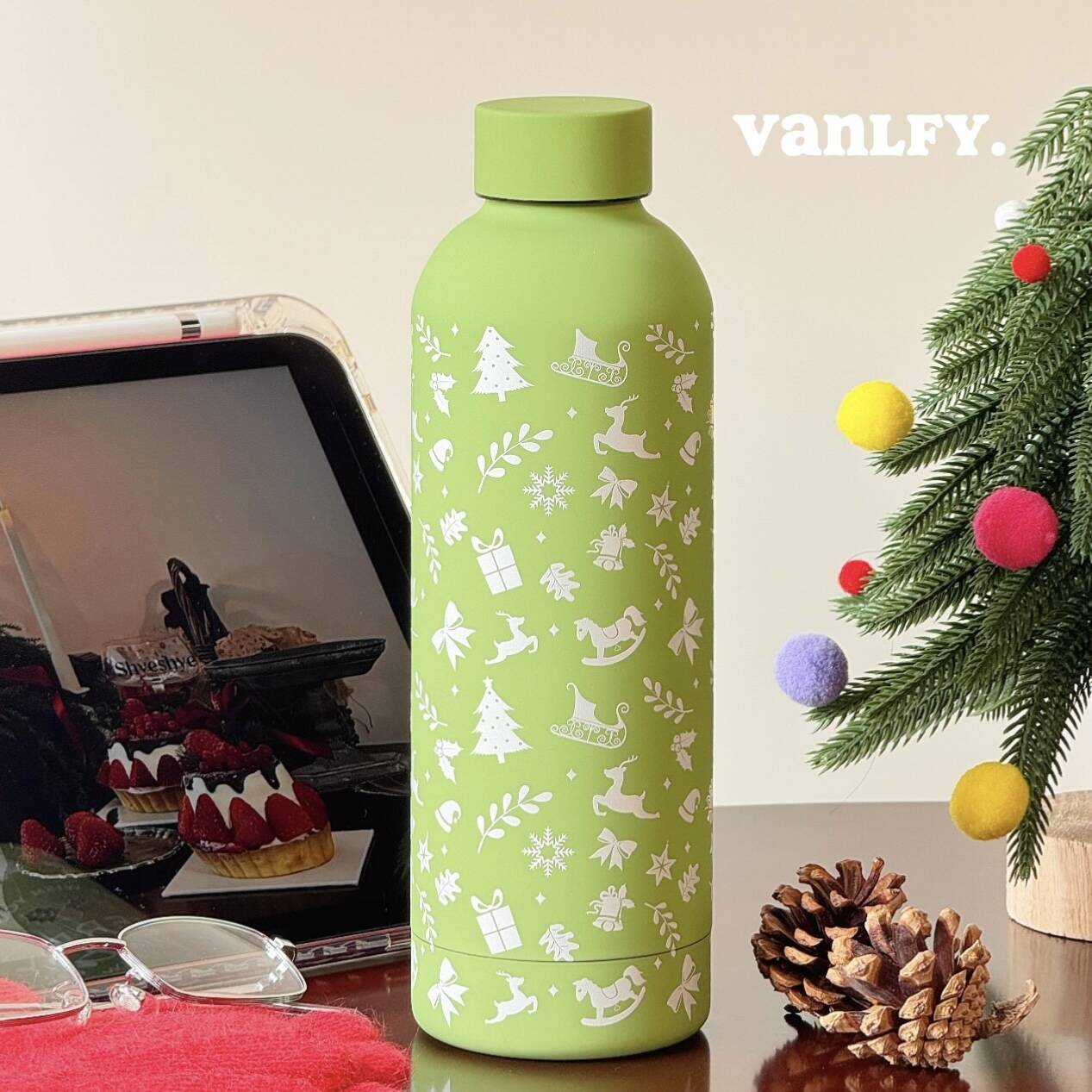 Damen Isoliertrinkflasche mit fröhlichem Hello Kitty Motiv Brehn