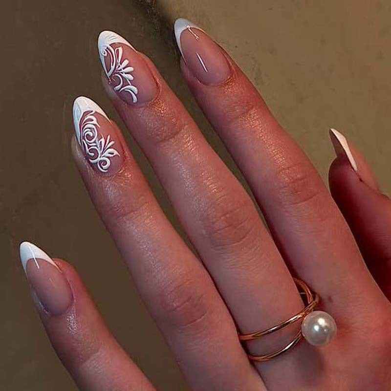 Elegantes florales Nageldesign