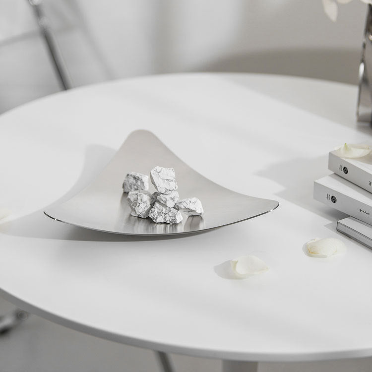 Elegante schalenförmige Tischdekoration