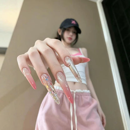 Elegante Stiletto-Nagelerweiterungen mit Strassakzenten