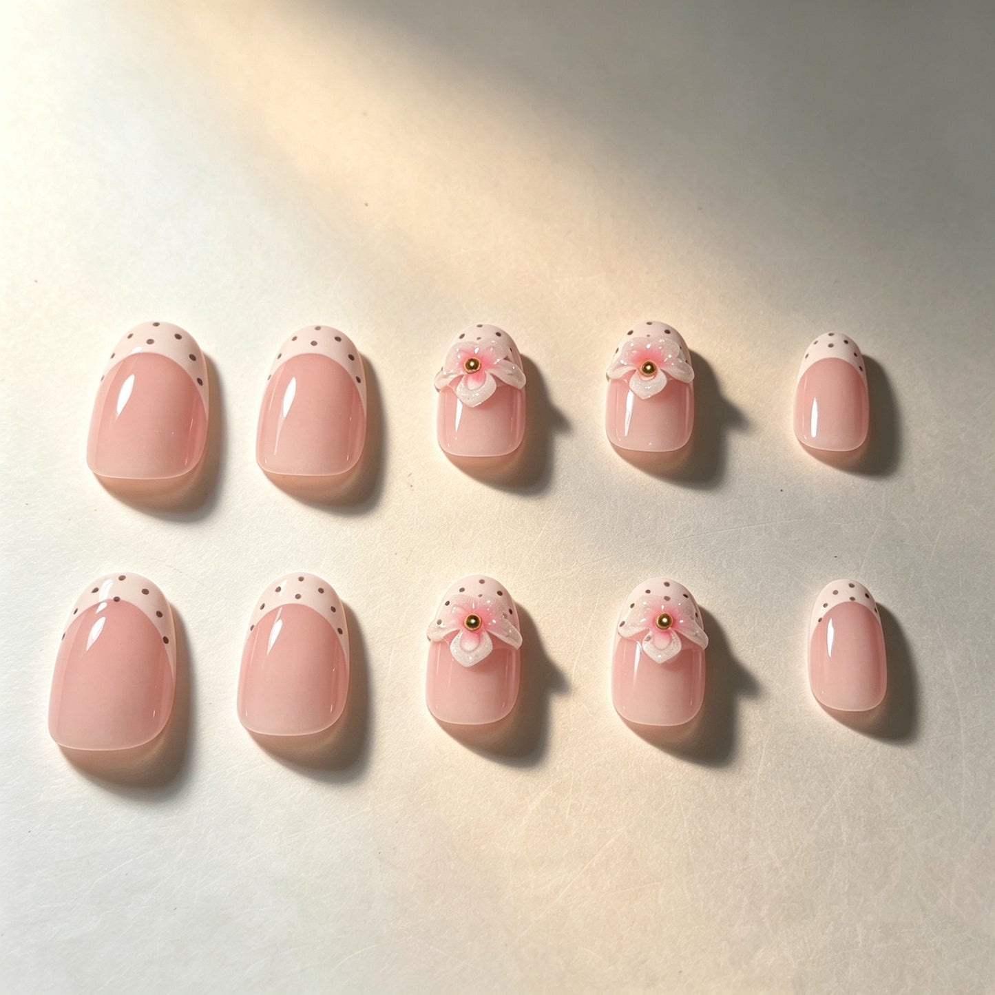 Floral Detailing Press-On Nail Art Brehn