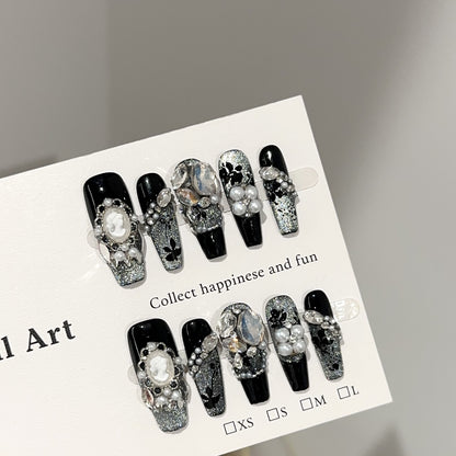 Dekorative Nagelkunst