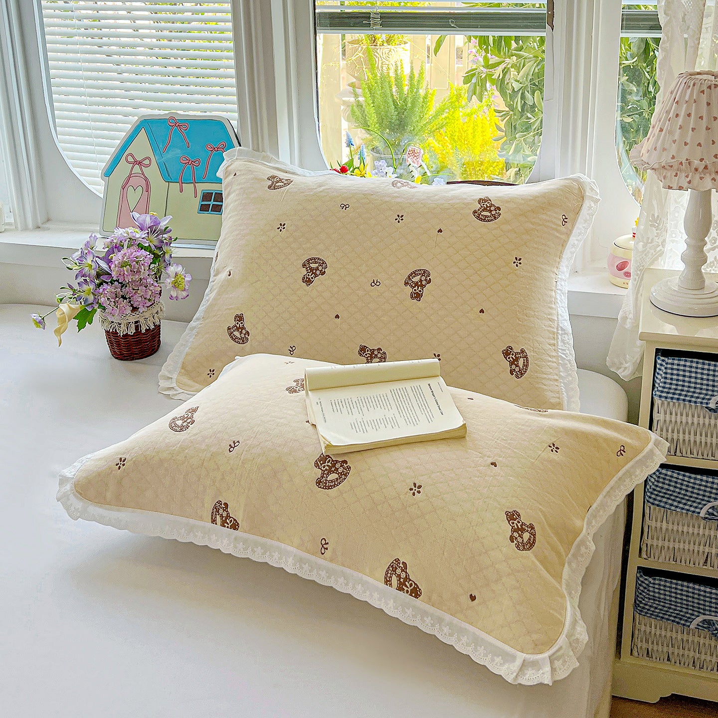 Damen Dekorative Kissen mit zartem Blumendesign Brehn