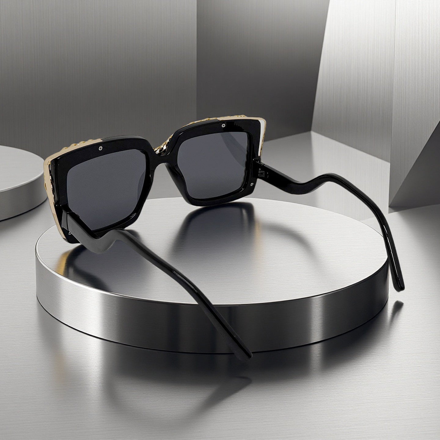 Damen modische oversized Sonnenbrille mit Kettenrahmen Brehn