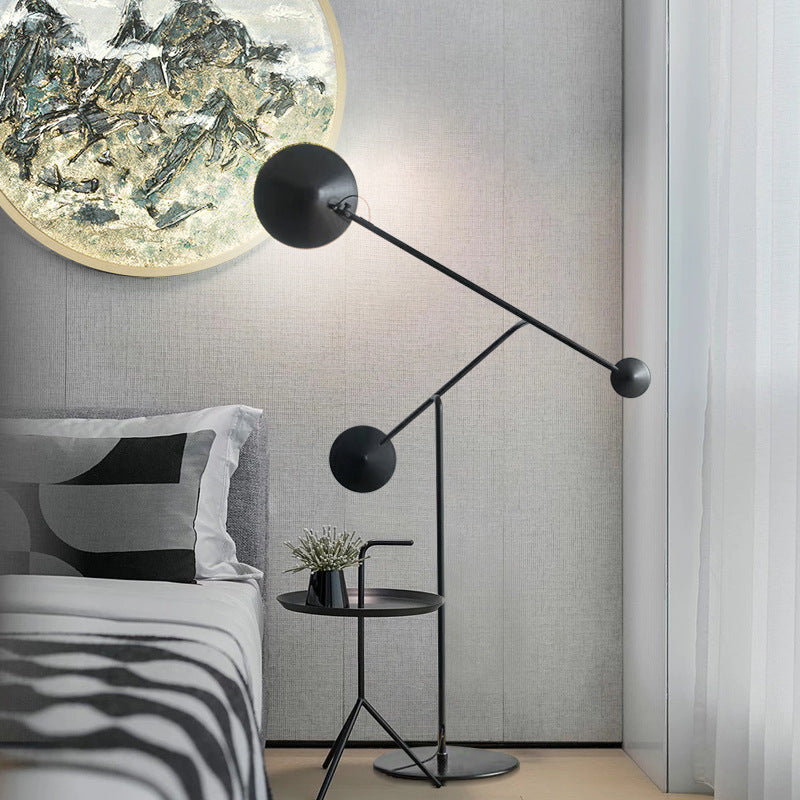 Moderne verstellbare Bogenstehlampe mit dualen Kugeln