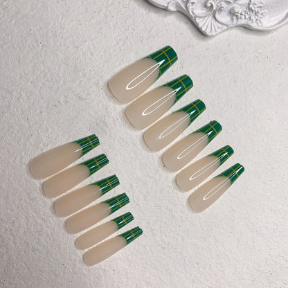 Künstlerische Acrylnagelverlängerungen