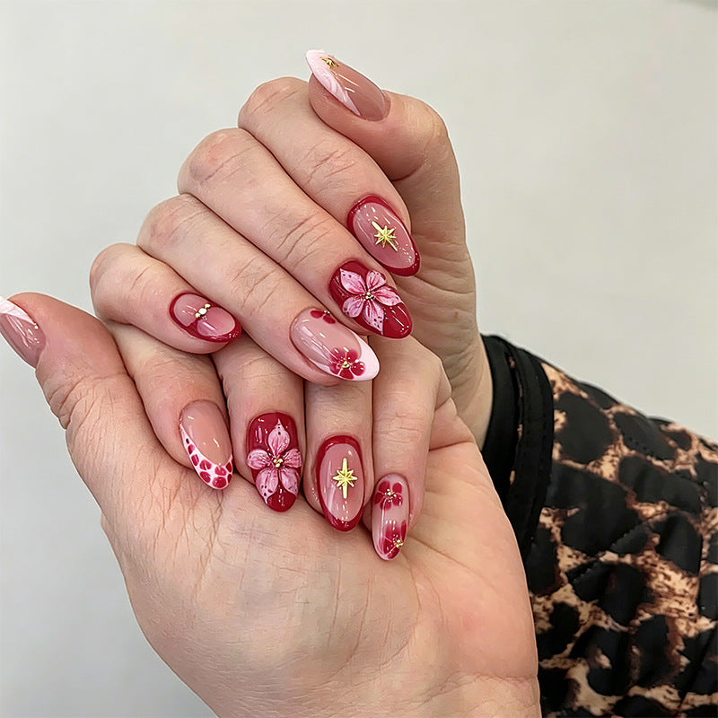 Kunstnägel mit floralem Design und glamourösen Akzenten Brehn
