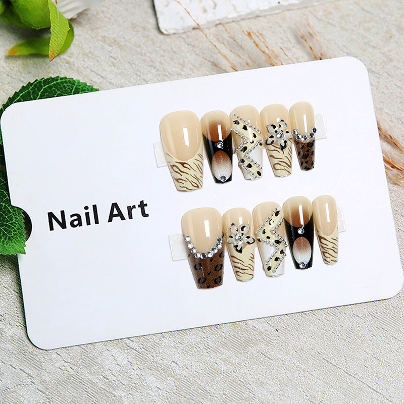 Glamouröses Nagelset Brehn