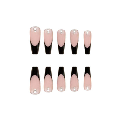 Trendsetzendes Stiletto Press-On Nagelkunstset mit Strassakzenten