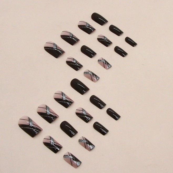 Geometrisches Nagelkunstdesign Brehn