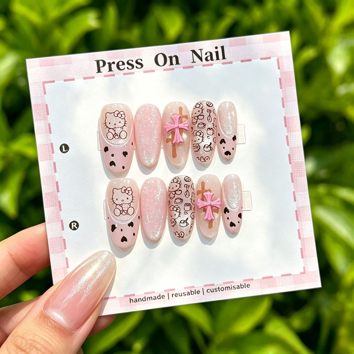 Künstlerisches Press-On Nägel Set mit tropischen und floralen Akzenten